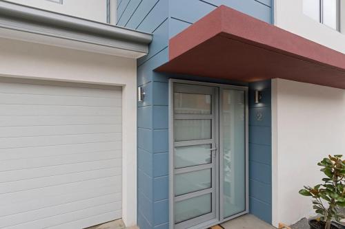 Brand New 3brm Townhouse entry