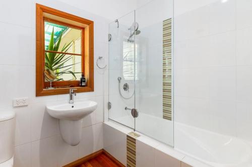 Character home, beautifully renovated Hobart - inner city bathroom