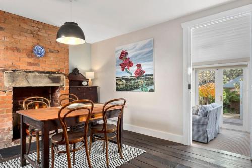 Irresistible, renovated 1840 inner-city cottage dining