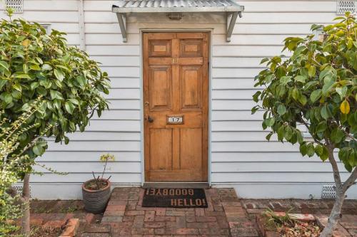 Irresistible, renovated 1840 inner-city cottage entry