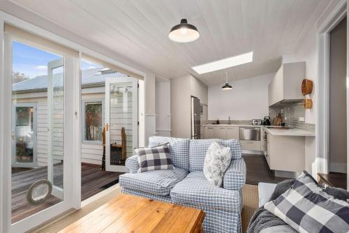 Irresistible, renovated 1840 inner-city cottage South Hobart