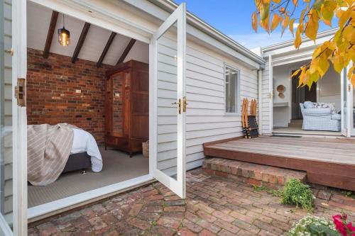 Irresistible, renovated 1840 inner-city cottage rear