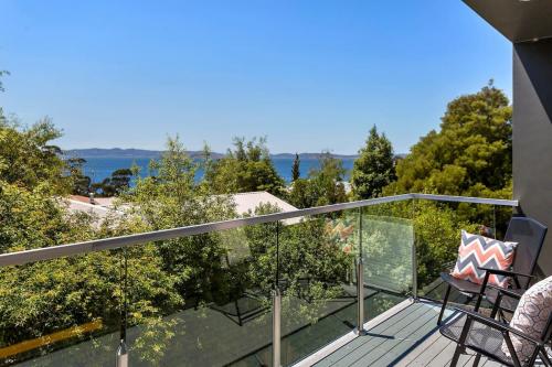 New Architect designed Coastal retreat-water views deck
