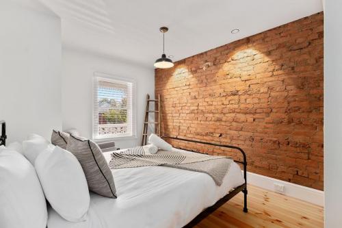 Outstanding quality renovation, inner city home bed 1